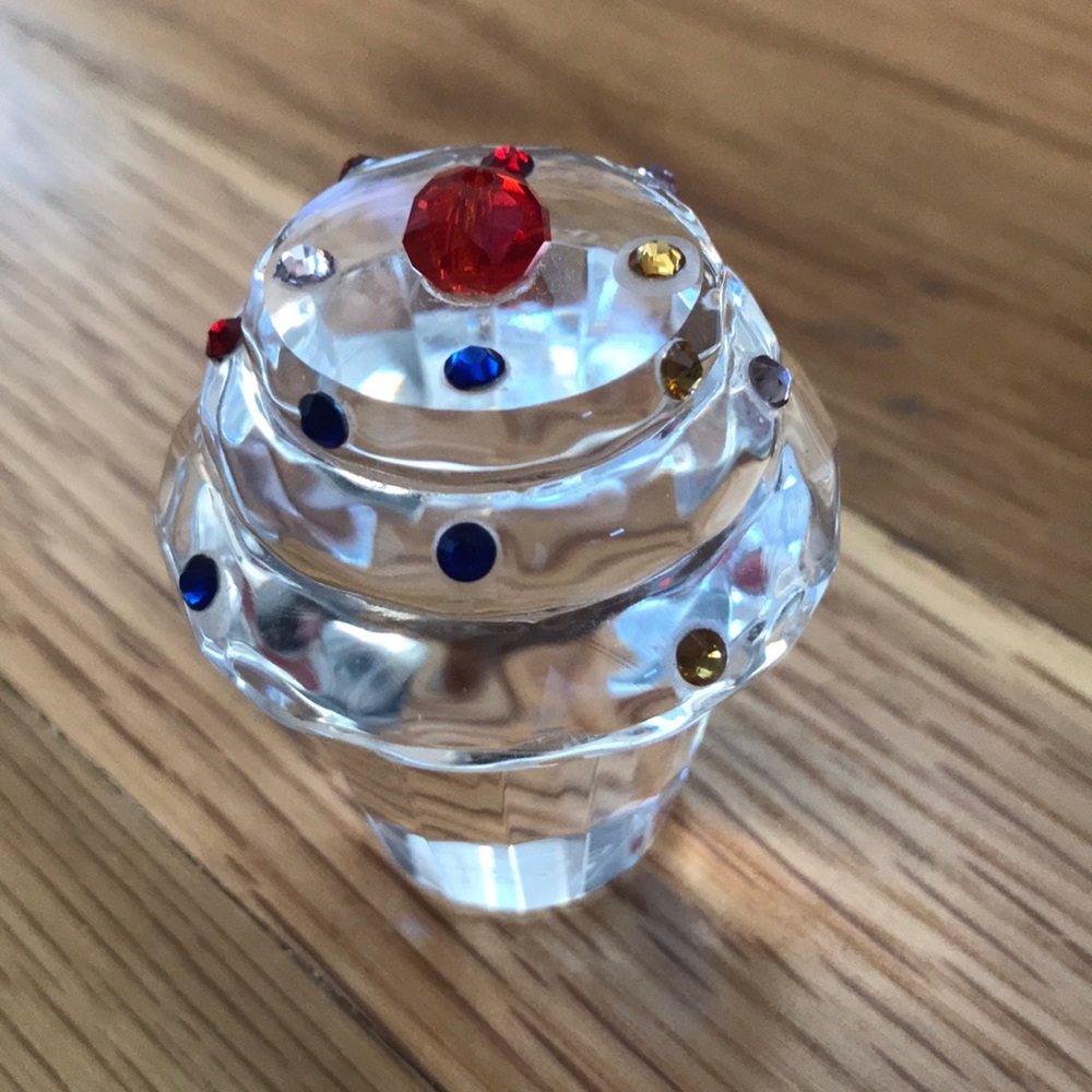 Glass CUPCAKE paperweight